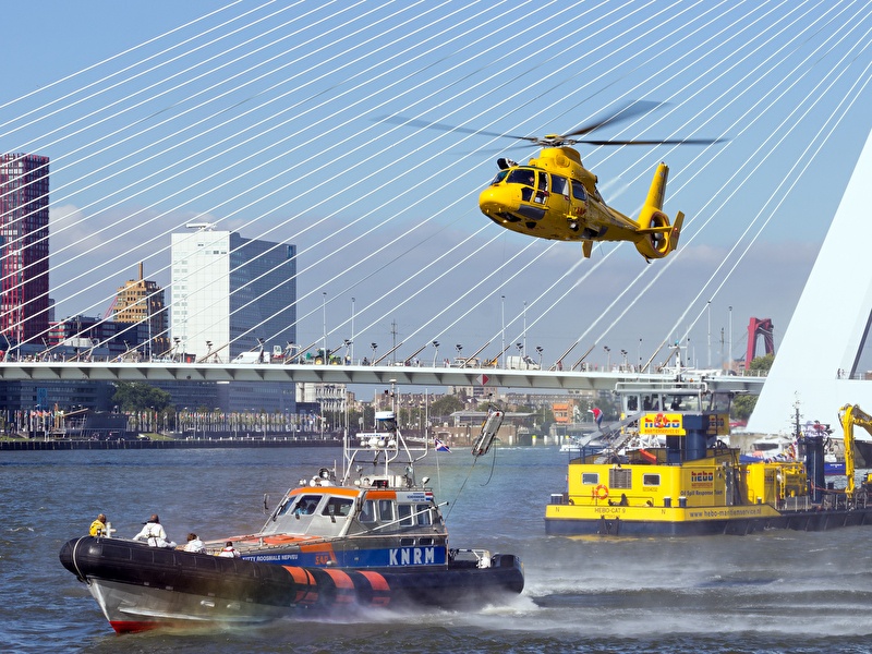 Demonstration of a rescue operation by KNRM during World Port Days